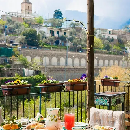 Сasa de vacaciones Laura Amazing Breakfast,private Outdoor Hot Tub, Experience