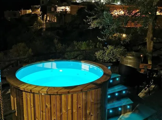 בית נופש Laura Amazing Breakfast,private Outdoor Hot Tub, Experience פוזיטנו